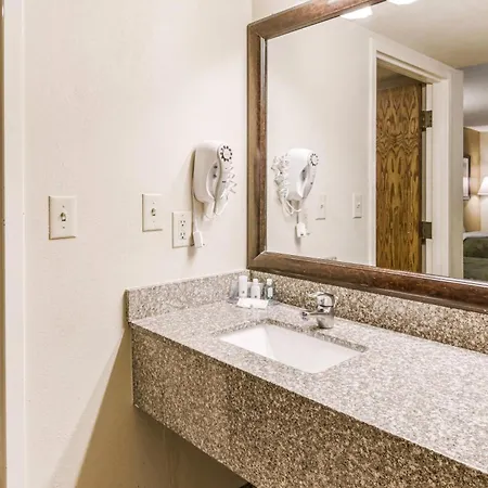 Quality Inn & Suites Atlanta Stone Mountain Exterior photo