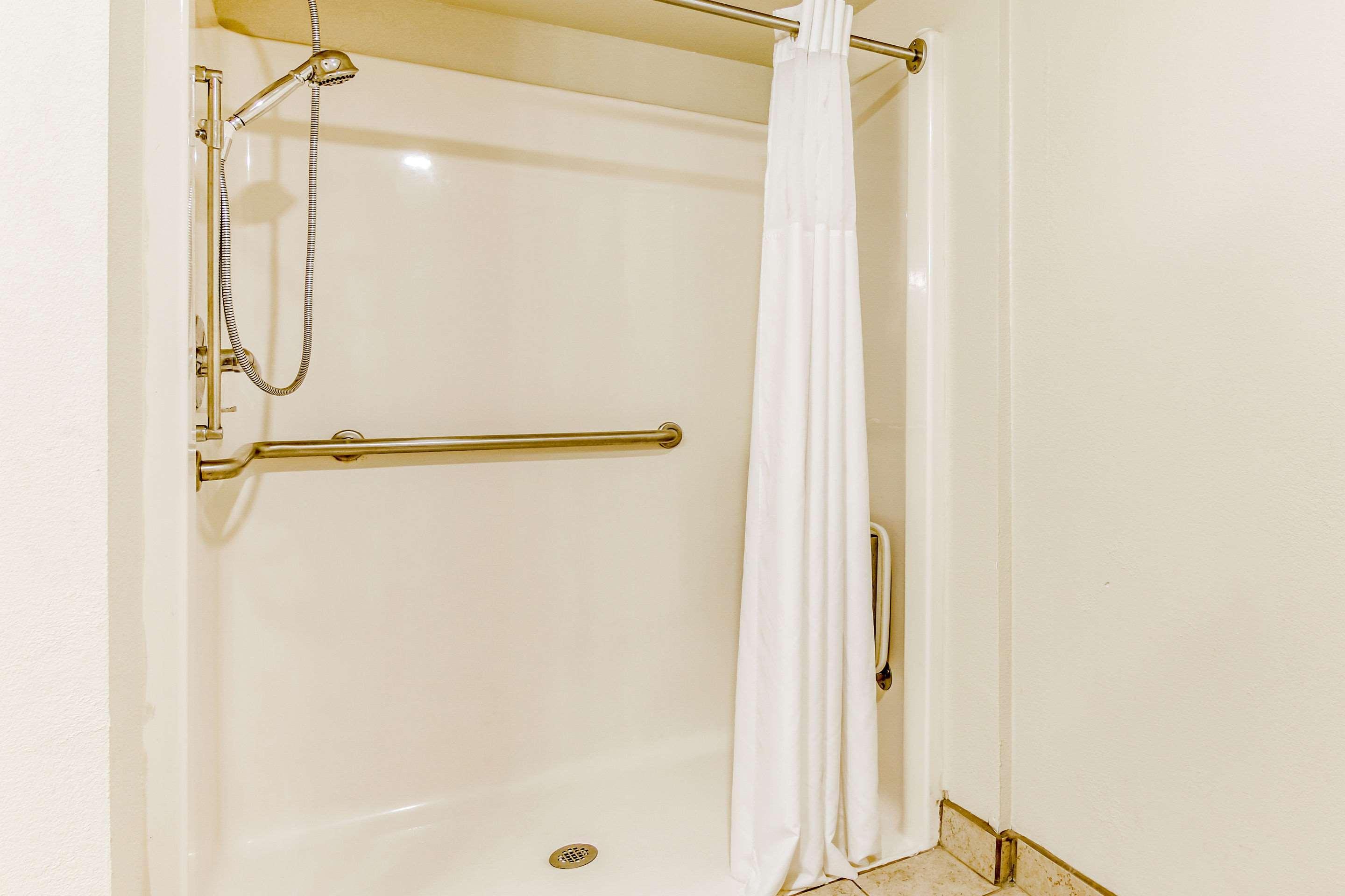 Quality & Atlanta Inn 3*